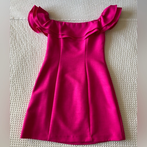 Topshop Dresses & Skirts - TOPSHOP Off the Shoulder Ruffle Mini Dress